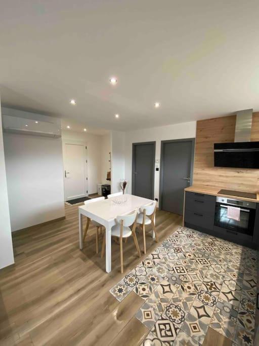 Appartement Climatise Charmes  Exterior foto