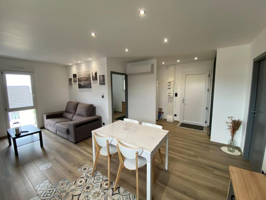 Appartement Climatise Charmes  Exterior foto